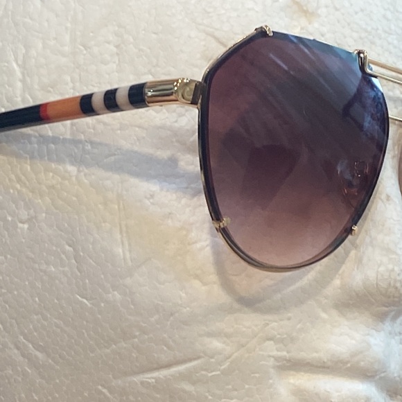 Burberry sunglasses 😎 🕶️ lINISEX for men or women - Picture 4 of 16